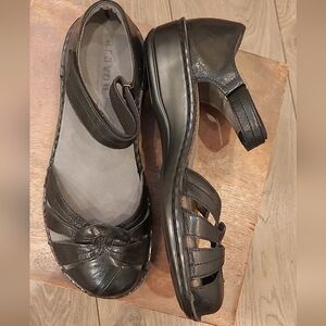 Aravon Clarissa leather sandals